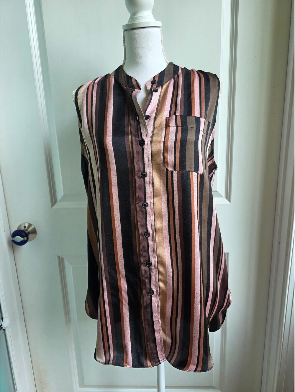 DR2 by Daniel Rainn sleeveless Satin Button-Up Tunic. Vertical Stripes Size Med